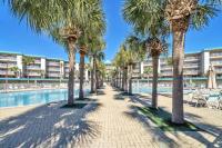 Der Swimmingpool an oder in der Nähe von Amalfi Coast 113B - Steps from the Beach 2BD 2BA