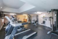 Das Fitnesscenter und&#47;oder die Fitnesseinrichtungen in der Unterkunft Amalfi Coast 113B - Steps from the Beach 2BD 2BA