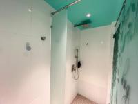 Ein Badezimmer in der Unterkunft Sleep Box Penang