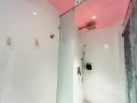 Ein Badezimmer in der Unterkunft Sleep Box Penang