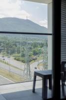 アパートメントから撮影された、または一般的な山の景色