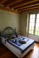Postel nebo postele na pokoji v ubytov&aacute;n&iacute; Maison en bord de Loire Le repaire du chat