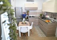 A kitchen or kitchenette at Home Civico 19