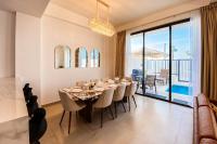 Bazén v ubytování Luxury Villas with Beach Access by VB Homes nebo v jeho okolí