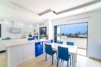 Kuchyň nebo kuchyňský kout v ubytování Villa Sirmione