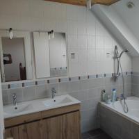 a bathroom with two sinks and two mirrors at le calme de la campagne bretonne, wifi, netflix, 4 lits, freebox revolution, draps, café, thé in Guer