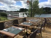 Udsigt til en flod der løber i nærheden af hotellet