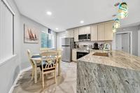 Küche&#47;Küchenzeile in der Unterkunft Crystal Village II 6B - Close to the Beach 2BD 2BA