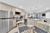 Küche&#47;Küchenzeile in der Unterkunft Crystal Village II 6B - Close to the Beach 2BD 2BA