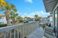 Ein Balkon oder eine Terrasse in der Unterkunft Crystal Village II 6B - Close to the Beach 2BD 2BA