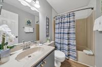 Ein Badezimmer in der Unterkunft Crystal Village II 6B - Close to the Beach 2BD 2BA