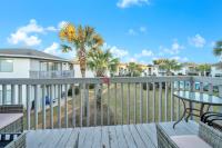 Ein Balkon oder eine Terrasse in der Unterkunft Crystal Village II 6B - Close to the Beach 2BD 2BA
