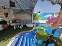 Bazén v ubytování Villa Habibi Luxury 5B nebo v jeho okolí