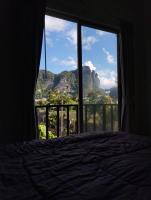 Nespecifikovaný výhled na hory nebo výhled na hory při pohledu z hostelu