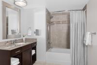 Ein Badezimmer in der Unterkunft Marriott&#39;s Grand Chateau