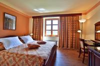 Postel nebo postele na pokoji v ubytování Romantic Hotel Mlýn Karlstejn