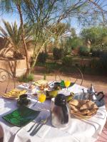 Hrana v oz. blizu hotela