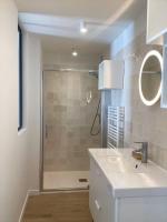 a bathroom with a shower with a sink and a counter at Beau Duplex Neuf Calme Lumineux 45m2 en plein COEUR de la station à 100m du port sur book ing &amp; rbnb in Bénodet