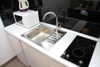 Kuchyň nebo kuchyňský kout v ubytování Studio Apartments Mirakul