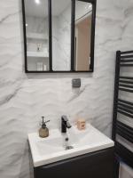 Plán poschodí v ubytovaní T2 neuf centre ville Saint Raphaël avec terrasse et parking gratuit, kit linge et serviettes offerts ,prés de la plage et commerces!