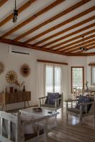 Posezení v ubytování Villa Aelia Kefalos-Private & Spacious with Pool