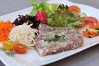 Jídlo v hotelu nebo okolí