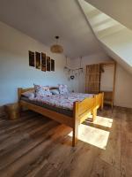 Posteľ alebo postele v izbe v ubytovaní Zakatek Mala-apartamenty nad jeziorem