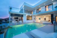 Bazén v ubytovaní 5* Luxury Villa Michele alebo v jeho blízkosti