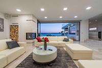 Posedenie v ubytovaní 5* Luxury Villa Michele