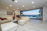 Posedenie v ubytovaní 5* Luxury Villa Michele