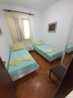 Posteľ alebo postele v izbe v ubytovaní Apartments by the sea Pag - 6383