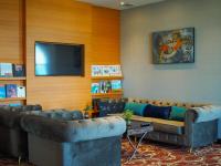 The Waterfront Hotel Kuchingにあるシーティングエリア