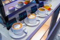 The Waterfront Hotel Kuchingにあるコーヒーまたはお茶
