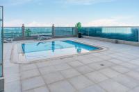 Bazén v ubytování Spacious Studio I Close to Dubai Canal nebo v jeho okolí