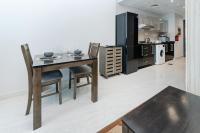 Kuchyň nebo kuchyňský kout v ubytování Spacious Studio I Close to Dubai Canal
