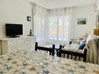 TV a/nebo společenská místnost v ubytování GRECIA 2 D - apartamento