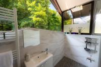Koupelna v ubytování Forest Spa House
