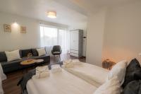 Postel nebo postele na pokoji v ubytování Forest Spa House