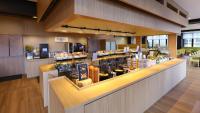 Un restaurante con un mostrador con comida. en Dormy Inn Aomori Natural Hot Spring, en Aomori
