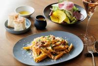 ホテルの敷地内または近くでの食事または食べ物