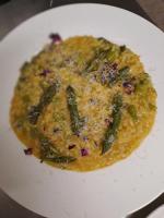 un plato blanco con un plato de comida en Azienda Agrituristica Ai Prai, en Riese