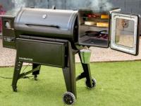 a barbecue grill with a green cup in front of it at Chalet au pied des pistes du Cambre d Aze in Saint-Pierre-dels-Forcats