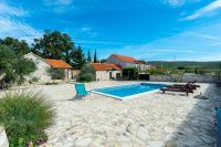 Bazén v ubytovaní Dalmatian country house Irena alebo v jeho blízkosti