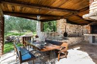 Patio alebo iná vonkajšia časť ubytovania Dalmatian country house Irena