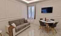 Posedenie v ubytovaní San Marco Suite 755