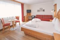 Łóżko lub łóżka w pokoju w obiekcie Hotel Gamsleiten