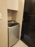 81 Newport C5 10i Balcony & Pool across NAIA T3の見取り図または間取り図