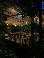 Κήπος έξω από το Green Leaves Garden - Pinnawala