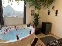 Půdorys ubytování Jacuzzi Pyramids View 5