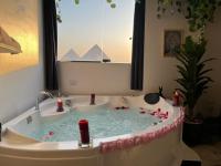 Půdorys ubytování Jacuzzi Pyramids View 5
